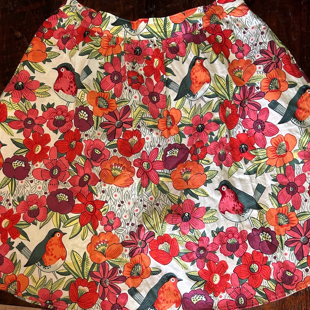 Retrolicious Skirt size XL with pockets bird and floral print
